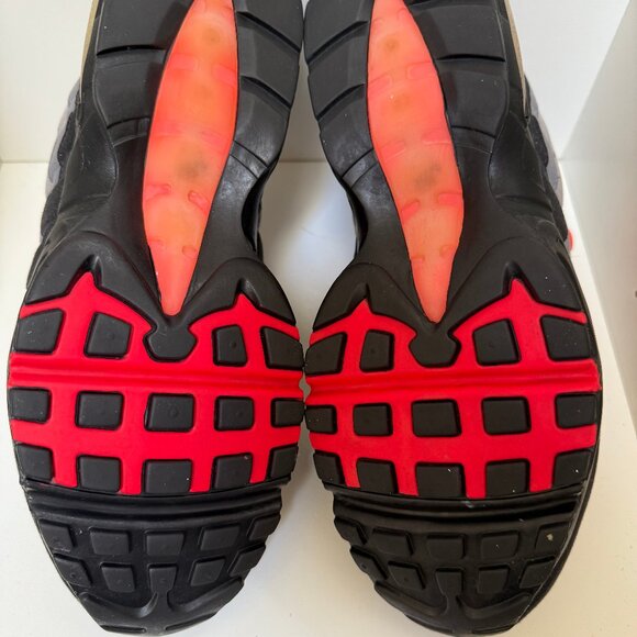 USED - Nike Air Max 95 size 10 brand new 2011 Solar Red - Picture 3 of 4